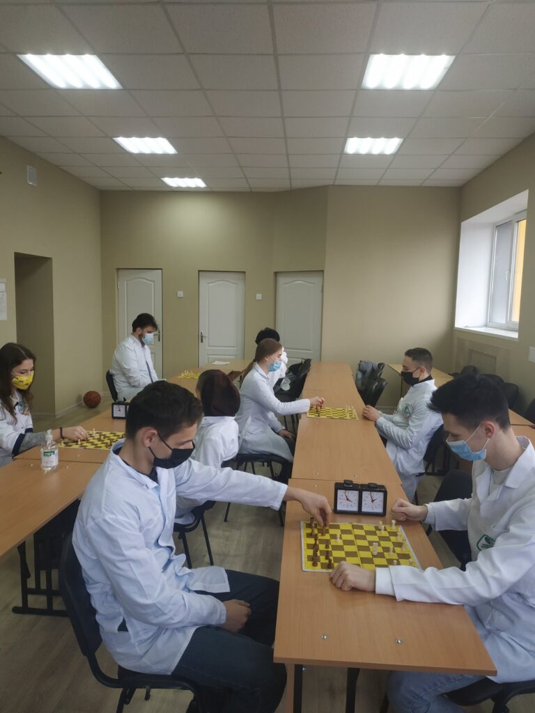 Змагання з шашок та шахів
